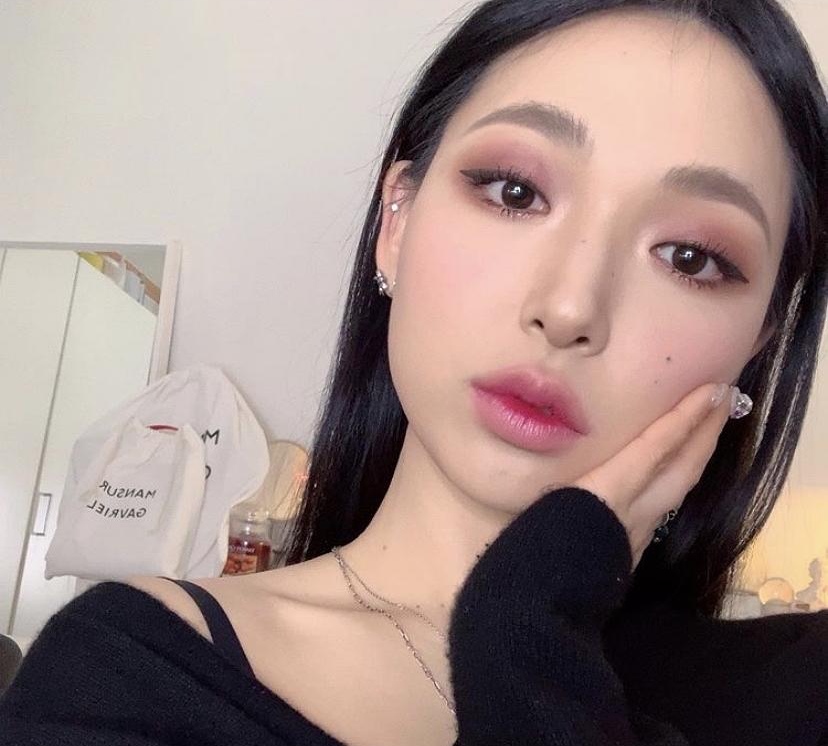 2纯欲烟熏妆.jpg