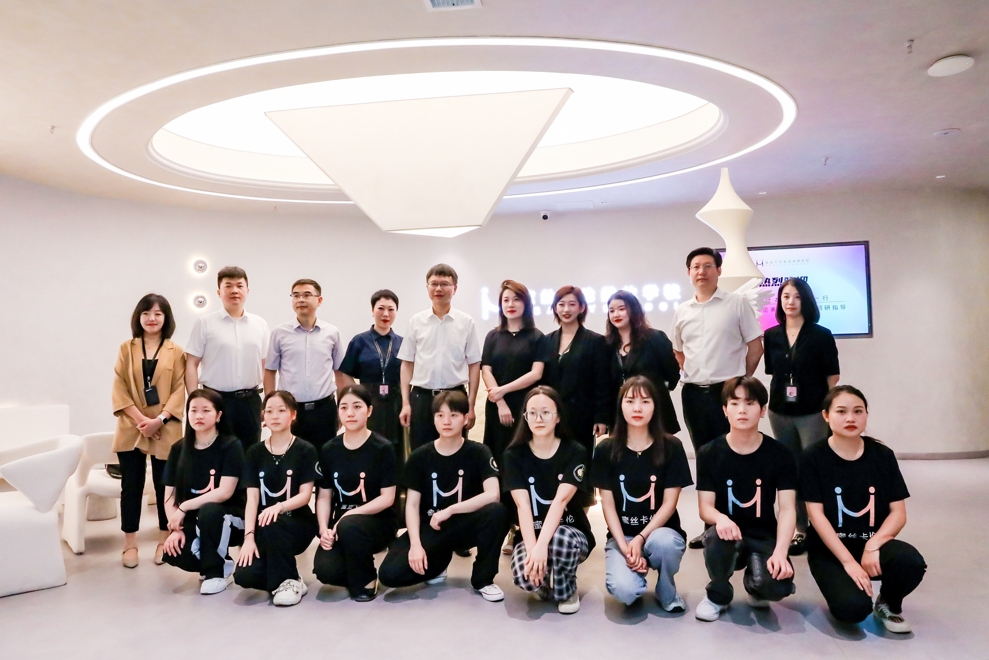胡斌带队赴成都卡伦美妆职业技能培训学校调研